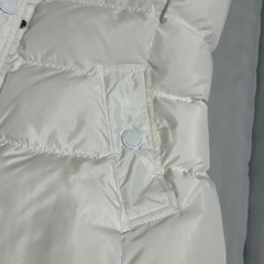 【TOMMY HILFIGER 】人気❗️ホワイトダウンベスト レディースの画像