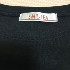 SMIL-LEA 黒とストライプの長袖トップスの画像