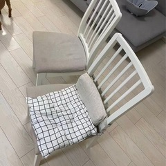 ikea デスクとチェアのセットの画像