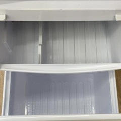 冷蔵庫【配達無料お届け設置出来ます💫都内近郊🚚】✨SHARP製✨左右開きどっちでもドア採用💫除菌クリーニング済の極美品✨ プラズマクラスター除菌機能モデル✨他にも冷蔵庫.洗濯機.電子レンジ.オーブン電子レンジ.炊飯器.テーブル&椅子.机&チェアー.ベット&マットレス.ドレッサーなど多種多様な美品が有ります✨お気軽にお問い合わせ下さい💫の画像