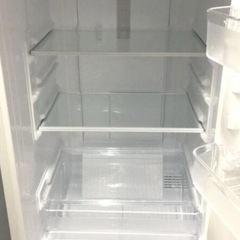 冷蔵庫【配達無料お届け設置出来ます💫都内近郊🚚】✨SHARP製✨左右開きどっちでもドア採用💫除菌クリーニング済の極美品✨ プラズマクラスター除菌機能モデル✨他にも冷蔵庫.洗濯機.電子レンジ.オーブン電子レンジ.炊飯器.テーブル&椅子.机&チェアー.ベット&マットレス.ドレッサーなど多種多様な美品が有ります✨お気軽にお問い合わせ下さい💫の画像