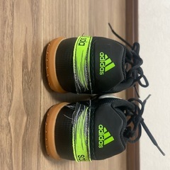 adidas sala フットサルシューズの画像