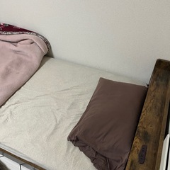 (取りに来ていただける方限定)ベットフレーム➕マットレス付きの画像