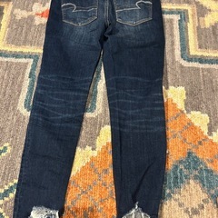 アメリカンイーグル　ダメージジーンズ（US8サイズ）の画像