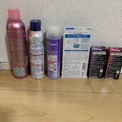 日焼け止めと制汗剤の画像