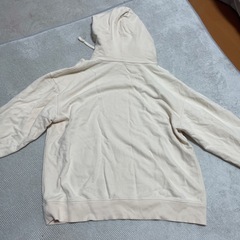 UNIQLO アイボリー フード付きパーカー Sの画像