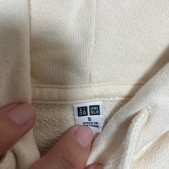 UNIQLO アイボリー フード付きパーカー Sの画像