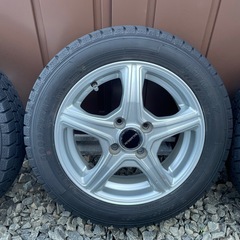 スタッドレスタイヤ、ホイールセットの画像