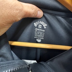 新品・未使用品（タグ付き） BILLA BONG ブラック ラッシュガード Lの画像