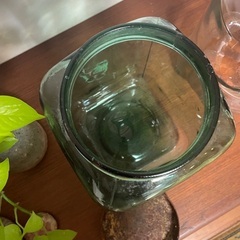 昭和レトロ　☆☆　ガラス瓶　気泡入り　☆☆　高さ25cmｘ巾15cmｘ奥行15cmの画像