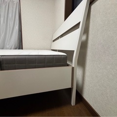 ダブルベッド（フレーム＋マットレス）の画像