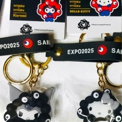 ４点★黒ミャクミャク サンリオなりきりキーホルダー キティ クロミ ハンギョドンの画像