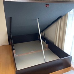 ニトリ　ダブルベッド　跳ね上げ式　ブラウン　マットレス付きの画像