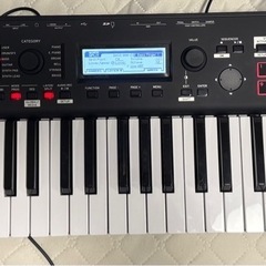 61鍵のシンセサイザー、サンプラー、エフェクト機能を搭載したKORG KROSS。の画像