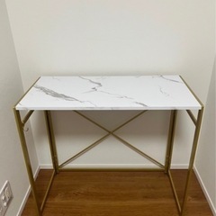 ワークデスクとチェアのセットの画像