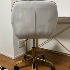 ワークデスクとチェアのセットの画像