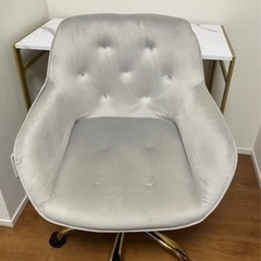 ワークデスクとチェアのセットの画像