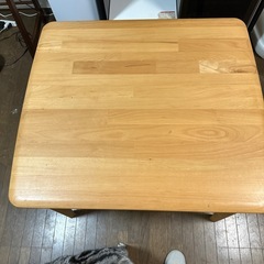 ダイニングテーブルの画像