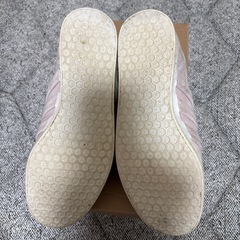 adidas アディダススニーカー　GAZELLE ピンク系24cmの画像