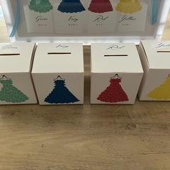 【結婚式ウェルカムスペース】ドレス色当て・ウェディングキャンパス説明・筆・絵の具入れの画像