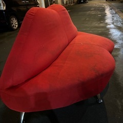 リップ型ソファーの画像