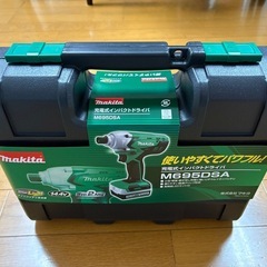 未使用品 マキタ 電動工具 makita M695DSA 充電式インパクトドライバ　バッテリー　充電器セットの画像