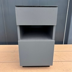 展示品 エニグマ  ワイヤレス充電 ライト付き 多機能キャビネット ベットサイド テーブル 収納 引き出しの画像