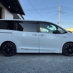 総額198.4万円★エスクァイア　ハイブリッドGI  後期型　後期型　モデリスタフルエアロ　モデリスタリアスポイラー　ＲＡＹＳ１８インチＡＷ　純正１０インチナビ　純正１２．８インチフリップダウンモニター　社外スモークテール　社外ＬＥＤリフレクター　黒革シートの画像