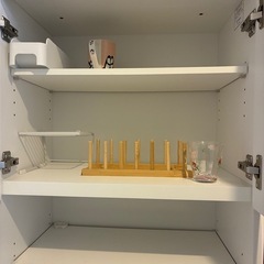 キッチン食器棚の画像