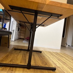 ダイニングテーブルの画像