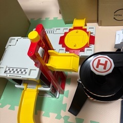 トミカファイヤーステーション、トミカ回転パーキング、トミカセット販売の画像