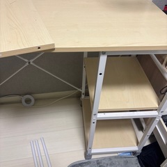 【土日のみ
12/6まで】デスク 棚付きの画像