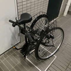 美品 自転車 折りたたみ 26インチ シマノ製 6段変速 カゴ付き ブラック 黒の画像