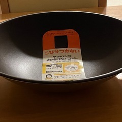 未使用の中華鍋　テフロン加工　直径33 cmの画像