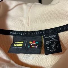 adidas Humanraceの画像