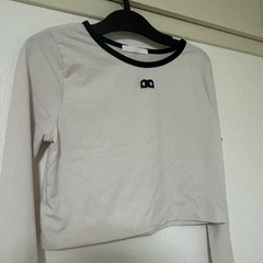 Chico ベージュ 長袖 クロップドTシャツの画像