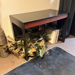 存在感のある木製ですくデスクの画像