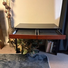 存在感のある木製ですくデスクの画像