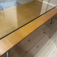 ガラスローテーブルの画像