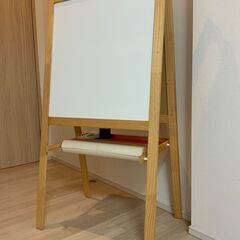 IKEA イーゼル　MALA モーラ　お絵描きボードの画像