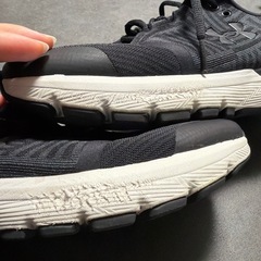 アンダーアーマー ランニングシューズの画像