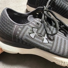 アンダーアーマー ランニングシューズの画像