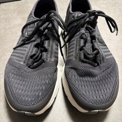 アンダーアーマー ランニングシューズの画像