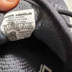 アンダーアーマー ランニングシューズの画像