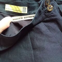 HIROKO KOSHINO BIS 黒 裾プリ―ツスカート 膝丈の画像