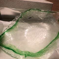 IWATA　透明　葉っぱの形の皿の画像