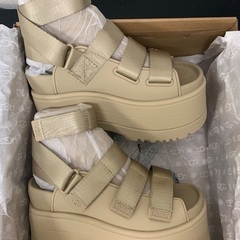 UGG W GOLDENRISE 24cm 新品未使用厚底サンダルプラットフォーム 1167431ベージュの画像