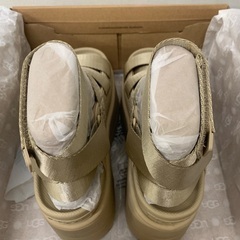 UGG W GOLDENRISE 24cm 新品未使用厚底サンダルプラットフォーム 1167431ベージュの画像