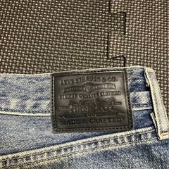 【T00021】Levi's（リーバイス）バレルクロップ　デニムパンツ　ジーパン　W27　ブルガリア製　刺繍の画像