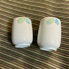 小さめ湯呑み 青白い白色 花柄 丹青作の画像